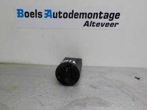 Usagé Commutateur lumière Volkswagen Golf IV (1J1) 1.6 16V Prix € 25,00 Règlement à la marge proposé par Boels Autodemontage