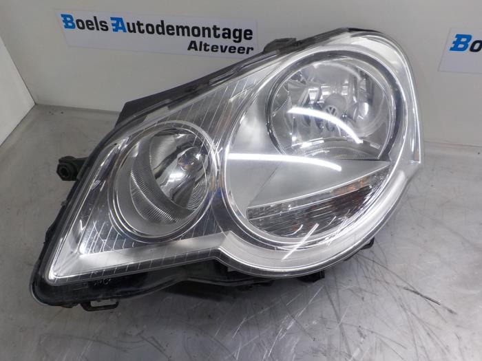 Headlight, left from a Volkswagen Polo IV (9N1/2/3)