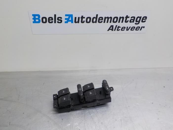 Multi-functional window switch from a Volkswagen Passat (3B3) 2.0 20V 2002