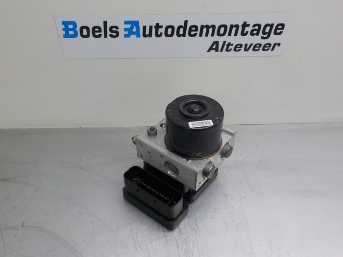 ABS pump from a Ford Focus 2 Wagon 1.6 16V 2006