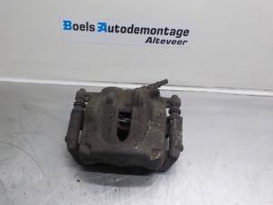 Used Front brake calliper, left Opel Vivaro 2.5 DTI 16V Price € 35,00 Margin scheme offered by Boels Autodemontage