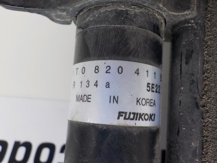 Klima Kondensor van een Volkswagen Touran (1T1/T2) 1.6 FSI 16V 2003