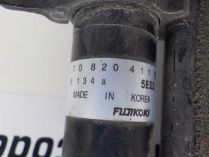Klima Kondensor van een Volkswagen Touran (1T1/T2) 1.6 FSI 16V 2003