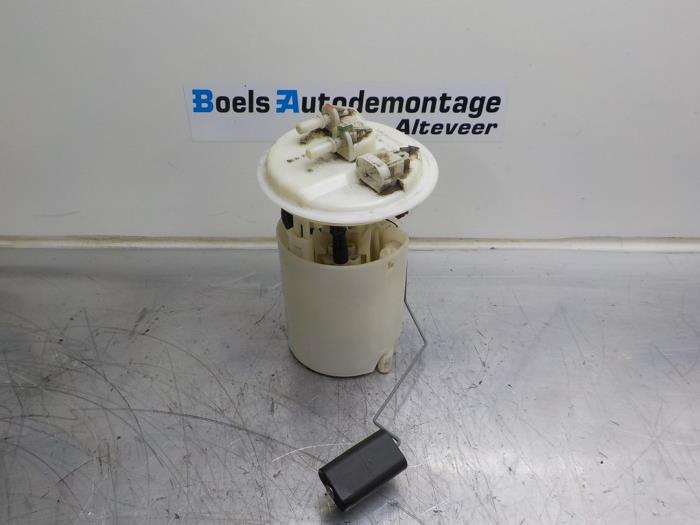 Gebrauchte Kraftstoffpumpe Elektrisch Renault Clio II (BB/CB) 1.4 Preis € 35,00 Margenregelung angeboten von Boels Autodemontage