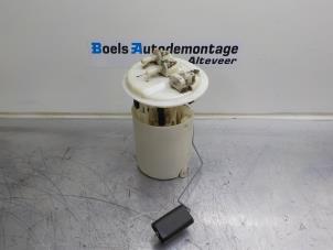Usados Bomba eléctrica de combustible Renault Clio II (BB/CB) 1.4 Precio € 35,00 Norma de margen ofrecido por Boels Autodemontage