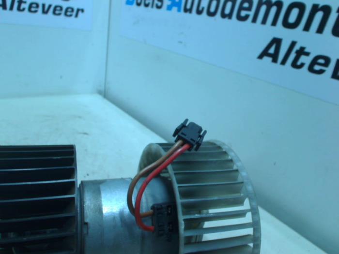 Motor de ventilador de calefactor de un BMW 3-Serie 2000