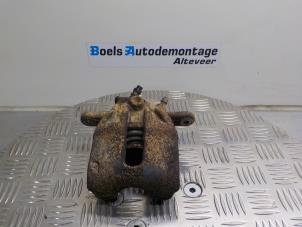 Used Front brake calliper, right Renault Clio IV (5R) 0.9 Energy TCE 90 12V Price on request offered by Boels Autodemontage