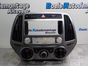 Usados Panel de control de calefacción Hyundai i20 1.2i 16V Precio € 75,00 Norma de margen ofrecido por Boels Autodemontage