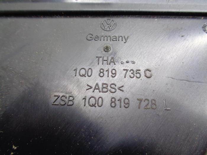 Kratka wentylacyjna deski rozdzielczej z Volkswagen Scirocco (137/13AD) 1.4 TSI 160 16V 2010