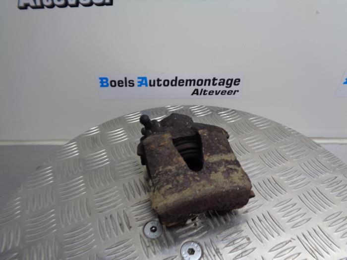 Begagnade Främre bromsok, höger Volkswagen Polo IV (9N1/2/3) 1.2 12V Pris € 35,00 Marginaltabell erbjuds av Boels Autodemontage