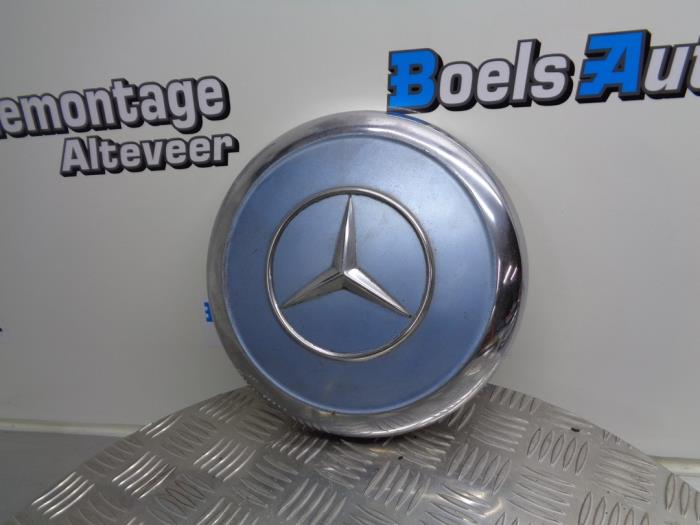 Używane Kolpak Mercedes S (W108/109) 300 SEL 2.8 Cena € 20,00 Procedura marży oferowane przez Boels Autodemontage