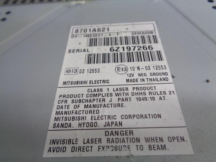 Reproductor de CD y radio de un Mitsubishi Space Star (A0) 1.0 12V 2016