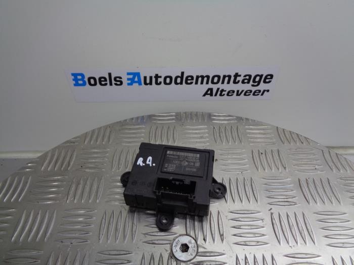 Używane Modul centralnego zamka Ford Fiesta 6 (JA8) 1.0 EcoBoost 12V 125 Cena € 20,00 Procedura marży oferowane przez Boels Autodemontage