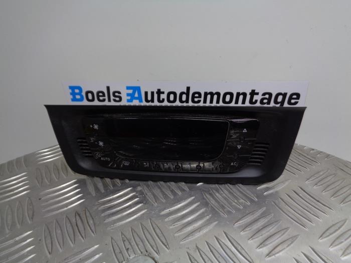 Heater control panel from a Seat Ibiza IV (6J5) 1.2 TDI Ecomotive 2011