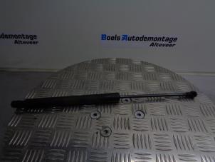 Usagé Kit amortisseur gaz hayon Volkswagen Golf V (1K1) 1.6 FSI 16V Prix € 20,00 Règlement à la marge proposé par Boels Autodemontage