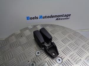 Usagé Attache ceinture arrière central Volkswagen Golf V (1K1) 1.6 FSI 16V Prix € 30,00 Règlement à la marge proposé par Boels Autodemontage