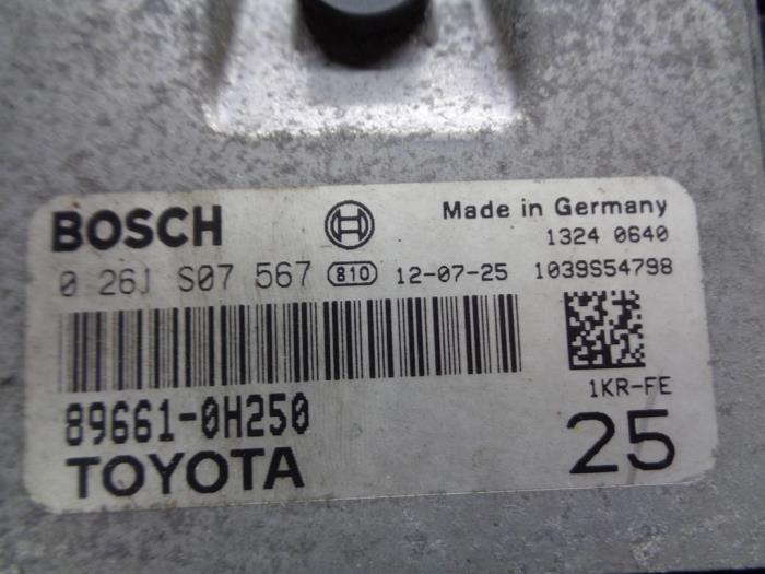 Steuergerät Motormanagement van een Toyota Aygo (B10) 1.0 12V VVT-i 2012