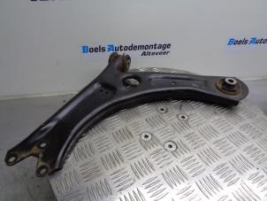 Usagé Bras de suspension avant gauche Skoda Yeti (5LAC) 2.0 TDI 16V 4x4 Prix sur demande proposé par Boels Autodemontage