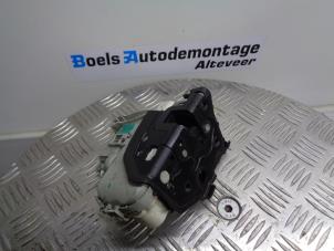 Używane Mechanizm blokady drzwi lewych przednich wersja 4-drzwiowa Audi A6 (C7) 3.0 V6 24V TFSI Quattro Cena € 75,00 Procedura marży oferowane przez Boels Autodemontage