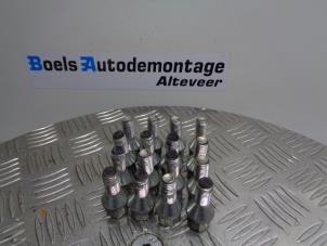 Usagé Kit boulons de roue Opel Corsa E 1.2 16V Prix € 30,00 Règlement à la marge proposé par Boels Autodemontage