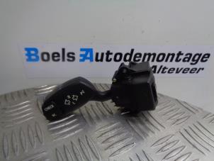 Usados Interruptor de indicador de dirección BMW 5 serie (E60) 530i 24V Precio € 20,00 Norma de margen ofrecido por Boels Autodemontage