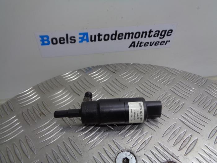 Używane Pompa spryskiwacza reflektorów BMW 5 serie (E60) 530i 24V Cena € 20,00 Procedura marży oferowane przez Boels Autodemontage