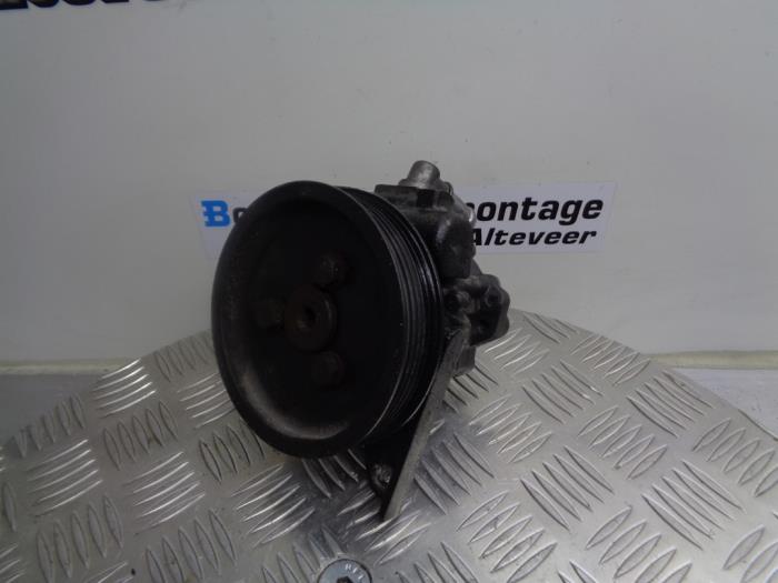 Used Pompe de direction BMW 5 serie (E60) 530i 24V Price € 50,00 Margin scheme offered by Boels Autodemontage