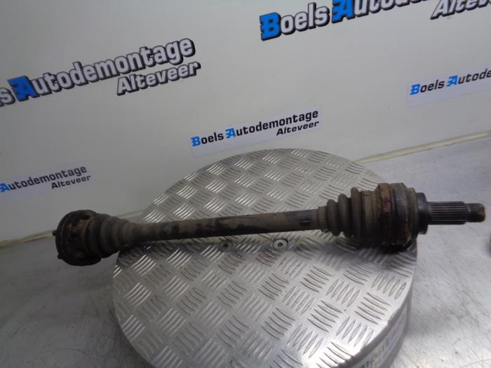 Drive shaft, rear left from a BMW 5 serie (E60) 530i 24V 2004