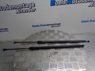 Used Set of gas struts for boot Nissan Note (E11) 1.6 16V Price € 15,00 Margin scheme offered by Boels Autodemontage