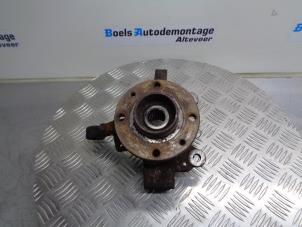 Used Front wheel hub Renault Clio III Estate/Grandtour (KR) 1.2 16V TCE 100 Price € 35,00 Margin scheme offered by Boels Autodemontage
