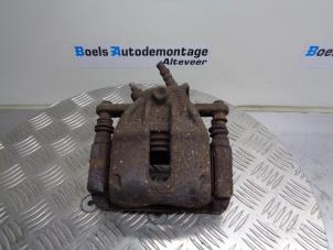 Used Front brake calliper, right Renault Clio III Estate/Grandtour (KR) 1.2 16V TCE 100 Price on request offered by Boels Autodemontage
