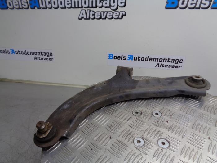 Front wishbone, left from a Renault Clio III Estate/Grandtour (KR) 1.2 16V TCE 100 2010