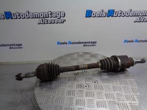 Used Front drive shaft, left Renault Clio III Estate/Grandtour (KR) 1.2 16V TCE 100 Price on request offered by Boels Autodemontage