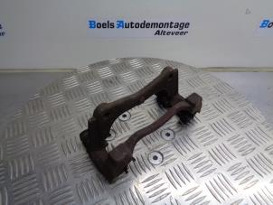 Used Front brake calliperholder, right Toyota Avensis Wagon (T25/B1E) 2.0 16V D-4D Price € 20,00 Margin scheme offered by Boels Autodemontage