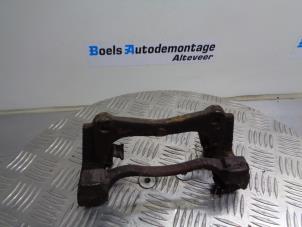 Used Front brake calliperholder, left Toyota Avensis Wagon (T25/B1E) 2.0 16V D-4D Price € 20,00 Margin scheme offered by Boels Autodemontage