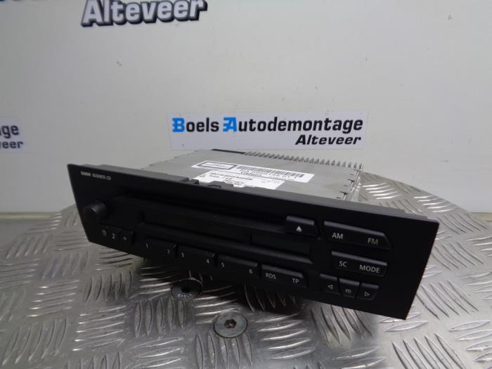 Radio CD player from a BMW 1 serie (E87/87N) 116i 1.6 16V 2005