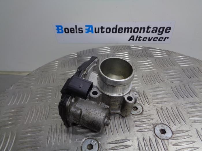 Throttle body from a Ford Focus 3 Wagon 1.0 Ti-VCT EcoBoost 12V 125 2013