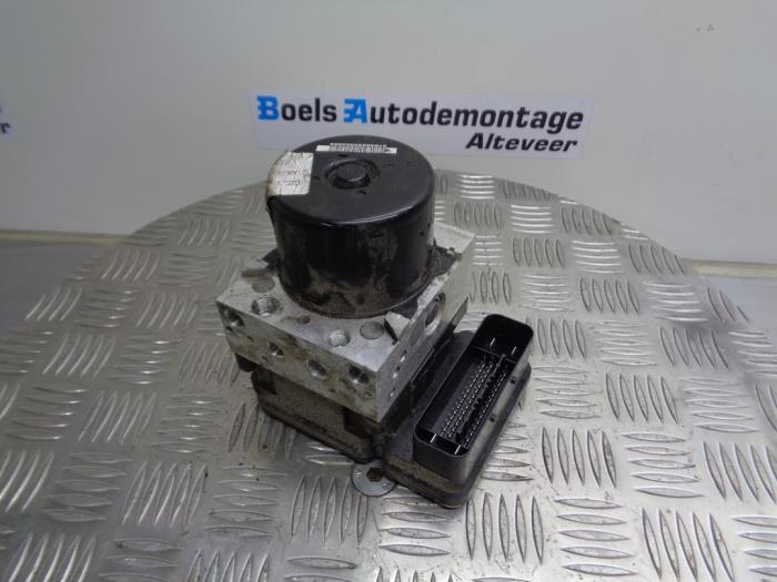 ABS pump from a Ford Focus 3 Wagon 1.0 Ti-VCT EcoBoost 12V 125 2013