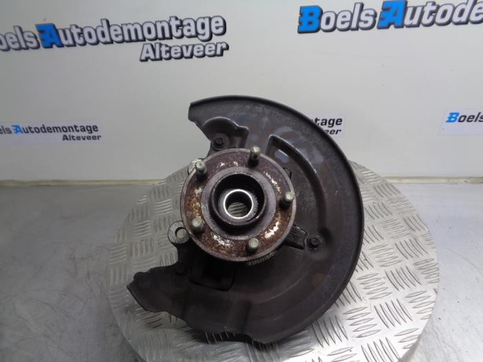Front wheel hub from a Ford Focus 3 Wagon 1.0 Ti-VCT EcoBoost 12V 125 2013