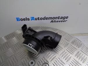 Używane Czujnik masy powietrza Ford Focus 3 Wagon 1.0 Ti-VCT EcoBoost 12V 125 Cena € 25,00 Procedura marży oferowane przez Boels Autodemontage