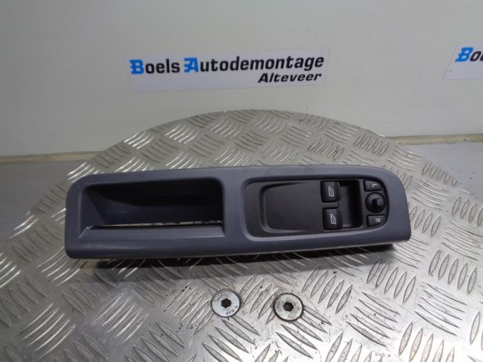 Usados Interruptor combinado de ventanillas Volvo C30 (EK/MK) 1.6 D 16V Precio € 25,00 Norma de margen ofrecido por Boels Autodemontage