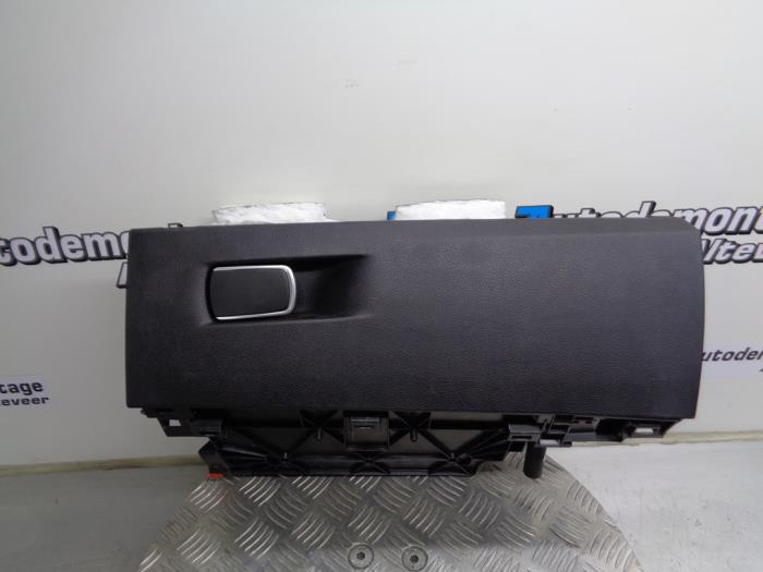Begagnade Handskfack BMW 2 serie Active Tourer (F45) 220d 2.0 TwinPower Turbo 16V Pris € 75,00 Marginaltabell erbjuds av Boels Autodemontage
