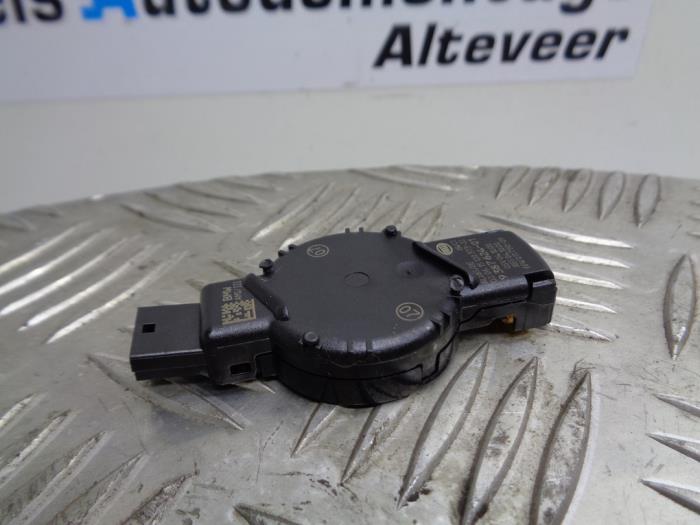 Begagnade Regnsensor BMW 2 serie Active Tourer (F45) 220d 2.0 TwinPower Turbo 16V Pris € 25,00 Marginaltabell erbjuds av Boels Autodemontage