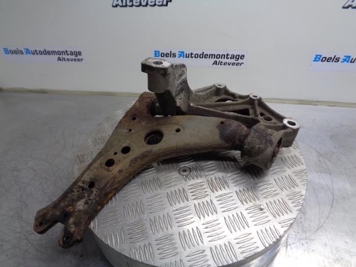 Front wishbone, left from a Skoda Fabia (6Y2) 1.4i 2002