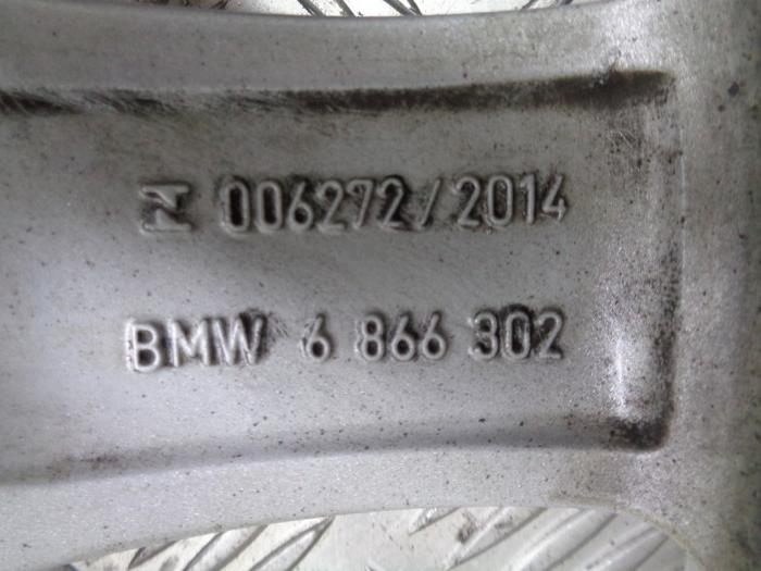 Llanta de un BMW 1 serie (F20) 118i 1.5 TwinPower 12V 2015