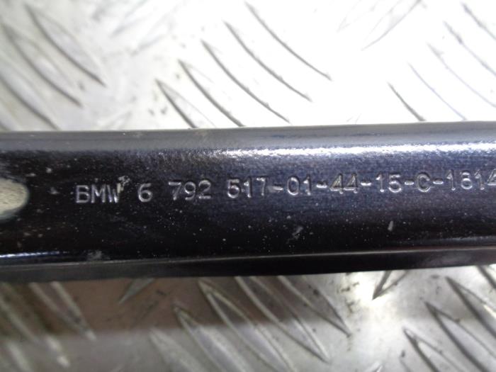 Wahacz zawieszenia lewy tyl z BMW 1 serie (F20) 118i 1.5 TwinPower 12V 2015