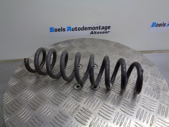Rear coil spring from a BMW 1 serie (F20) 118i 1.5 TwinPower 12V 2015