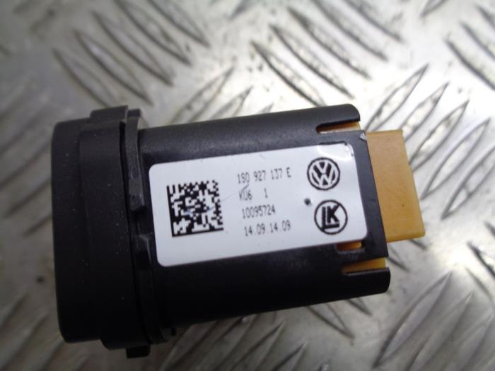 Interruptor de calefactor de asiento de un Volkswagen Up! (121) 1.0 12V 75 2014