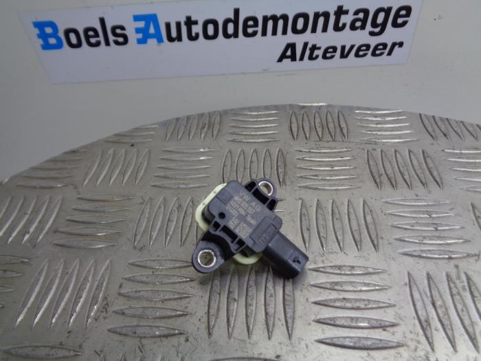 Airbag sensor from a Volkswagen Up! (121) 1.0 12V 75 2014