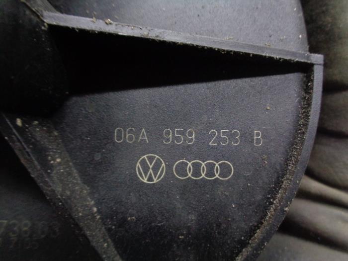 Sekundäre Pumpe van een Volkswagen Golf V (1K1) 1.6 2005